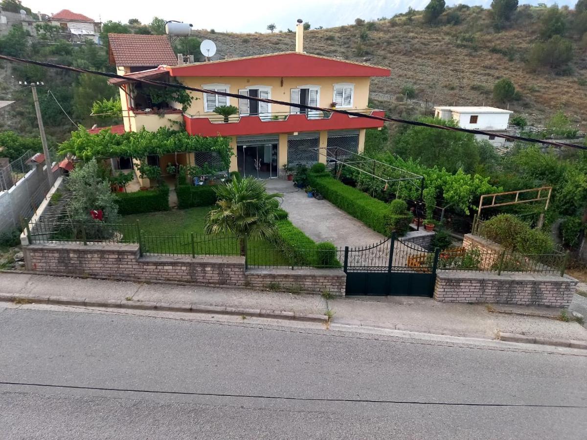 Manthoguesthouse Gjirokastër Exteriér fotografie